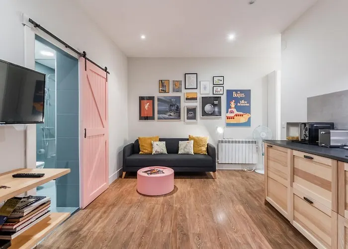 Cozy Renovated -1Bd 1Bath -Anton Martin
