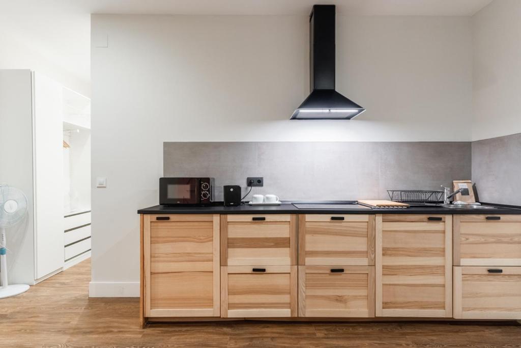 Cozy Renovated -1bd 1bath -anton Martin Apartamento Madrid