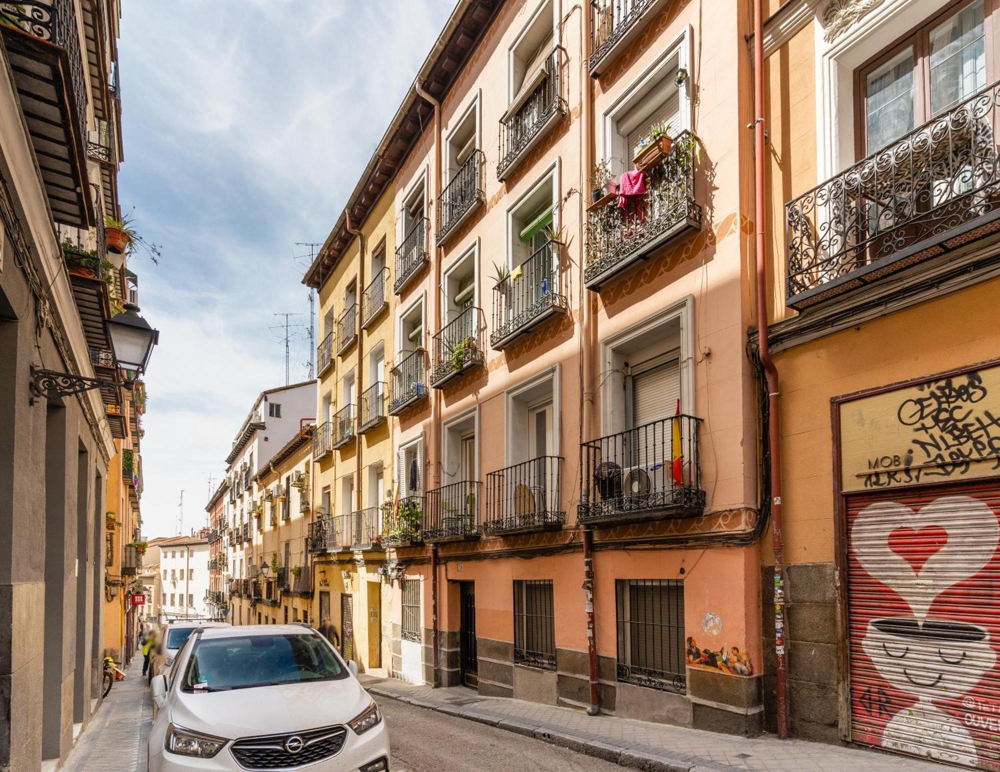 Cozy Renovated -1bd 1bath -anton Martin Apartamento